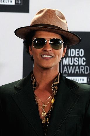 Bruno Mars encabeza ranking de artistas más pirateados en 2013