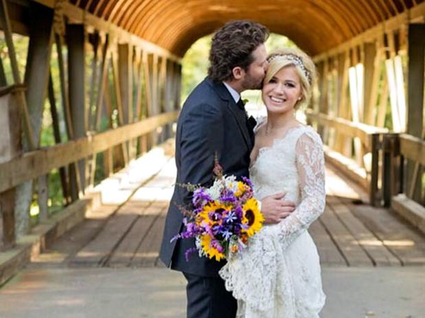 Kelly Clarkson anuncia en Twitter que su bebé será niña