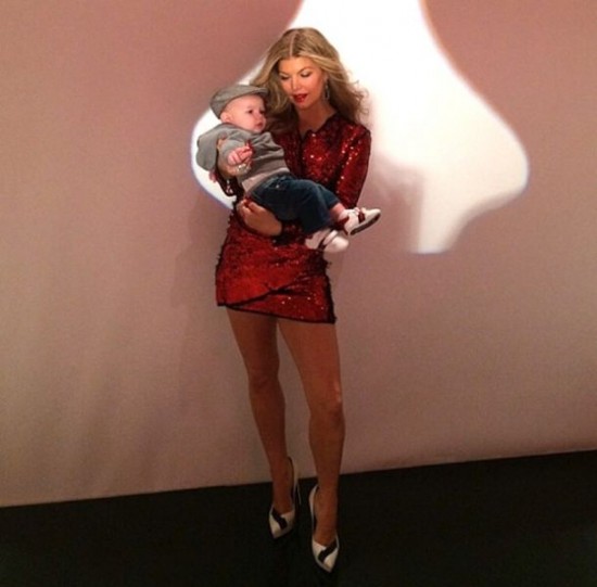 Fergie comparte foto del crecimiento de su bebé