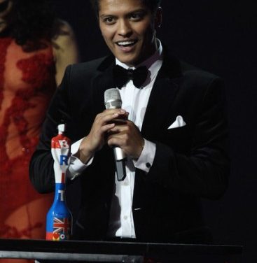 Bruno Mars es el ganador a Mejor Artista Internacional en los BRIT Awards