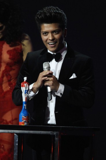Bruno Mars es el ganador a Mejor Artista Internacional en los BRIT Awards