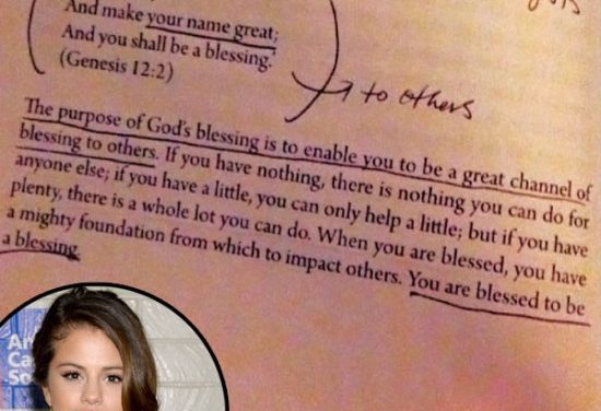 Selena Gomez lee la Biblia para superar problemas de drogas y alcohol