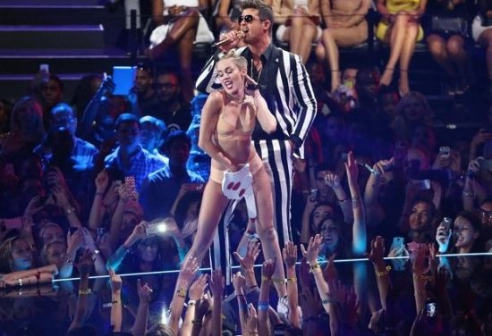 Culpan a Miley Cyrus por acabar con matrimonio de Robin Thicke