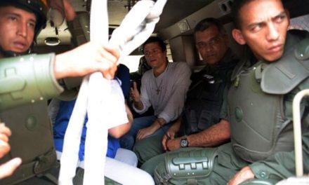 Venezuela: Leopoldo López, líder de la oposición se entregó a la justicia (+Fotos)