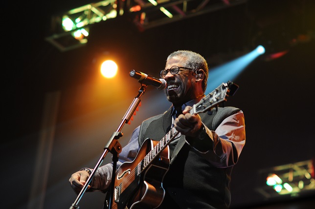 CON BANDA COMPLETA FRANK QUINTERO PISARÁ SUELO CARAQUEÑO