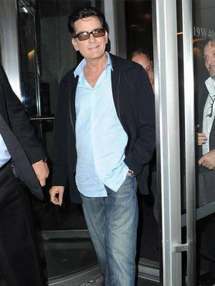 La actriz porno Brett Rossi, prometida de Charlie Sheen ya está casada