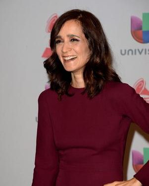 Julieta Venegas siente impotencia por violencia en Venezuela