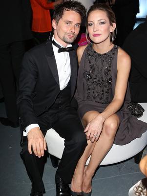 Kate Hudson y Matt Bellamy desmienten crisis con compromiso