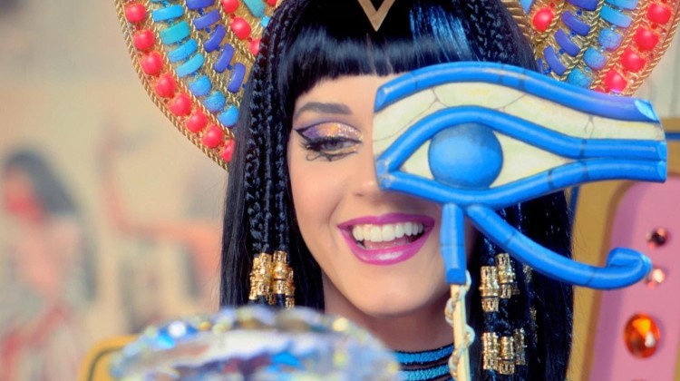 Katy Perry una sexy faraona en su videoclip ‘Dark Horse’ (+Video)