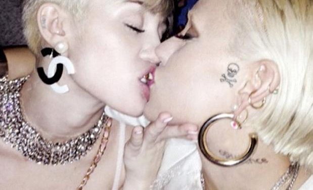 Miley Cyrus besa en la boca a la rapera Brooke Candy (+Foto)