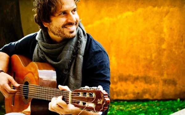 Jorge Tylki presenta su primer sencillo »Estrellas del anonimato»