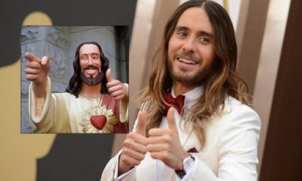 Comparan a Jared Leto con Jesucristo por el traje que vistió en la alfombra roja de los Oscar 2014