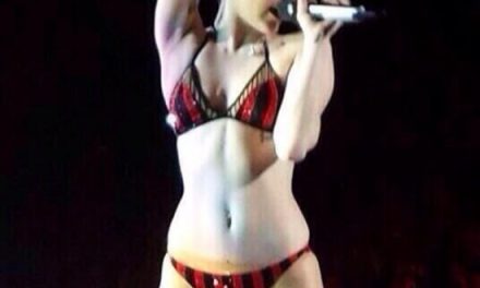 Miley Cyrus cantó ’23’ en ropa interior durante concierto en Wisconsin