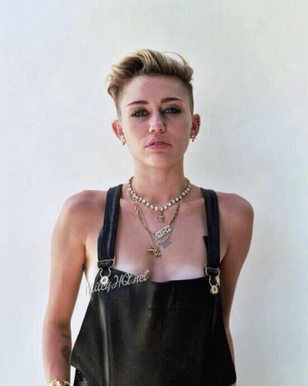 Miley Cyrus en reveladora sesión fotográfica para la revista Rolling Stone (+Fotos)