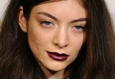 Lorde será la imagen de la nueva edición de maquillaje de MAC