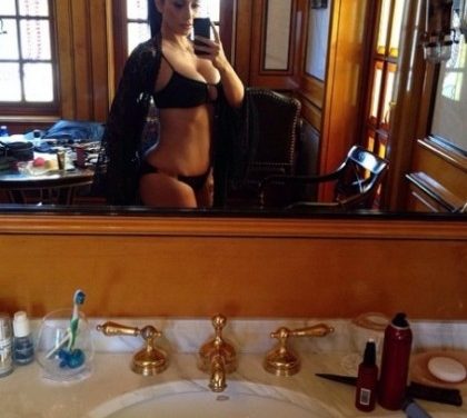 Kim Kardashian posó muy sexy con el bikini de su hermana menor Kylie Jenner (+Fotos)
