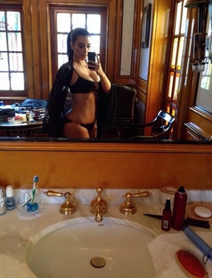 Kim Kardashian posó muy sexy con el bikini de su hermana menor Kylie Jenner (+Fotos)