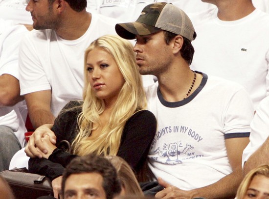 Enrique Iglesias descarta posibilidad de casarse con Anna Kournikova