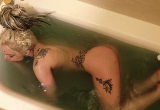 Lady Gaga publica foto desnuda en la que muestra gran parte de sus tatuajes (+Foto)