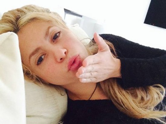 Shakira celebra por tener la página de Facebook con más seguidores