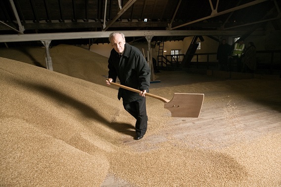 Charles, el hombre que convirtió un negocio familiar en una compañía global de un billón de dólares