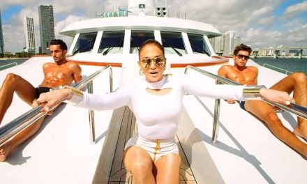 Jennifer Lopez se rodeó de sexys hombres en su nuevo video »I Luh Ya Papi’ (+Video)