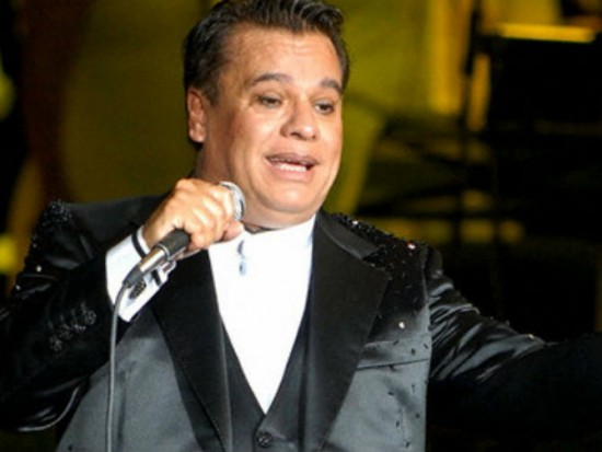 Juan Gabriel es hospitalizado por neumonía