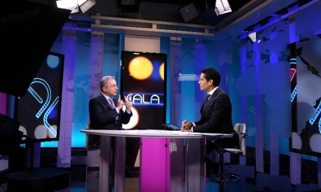 Álvaro Uribe es el invitado especial de esta noche en Cala