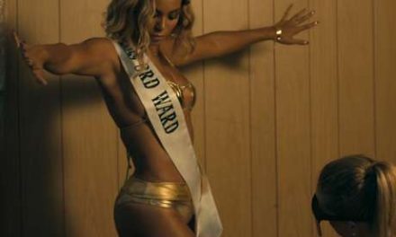 Beyoncé reflexiona sobre los concursos de belleza en su nuevo video ‘Pretty Hurts’ (+Video)