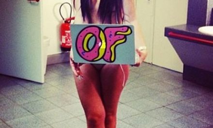 Lily Allen recibe críticas después de publicar foto desnuda