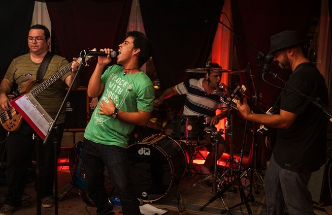 La banda A.M. presenta su álbum »Initium»