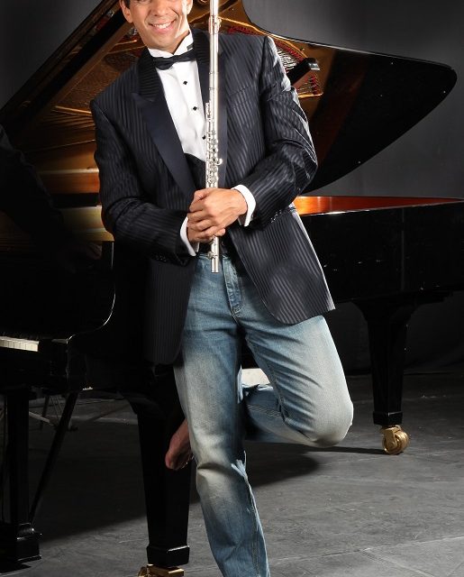 Se abre nueva función de »Serenata para mamá» con Huáscar Barradas