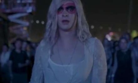 Andrew Garfield se viste de mujer para video de Arcade Fire