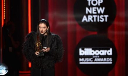 Lorde se alzó como Mejor Artista Nuevo en los Billboard 2014
