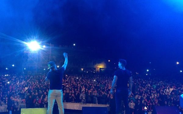 Chino y Nacho seducen al público de Bolivia