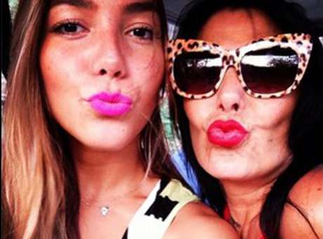 Alejandra Guzmán defiende a su hija Frida Sofía por fotos semidesnuda