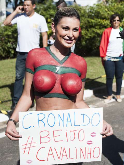 Andressa Urach le dió un »sexy» recibimiento a Cristiano Ronaldo en Brasil (+Fotos HOT)