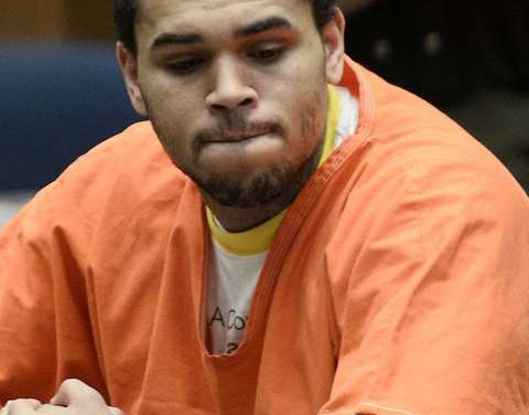 Chris Brown sale de prisión tras cumplir 108 días de condena
