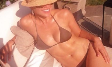 Jennifer Lopez comparte foto de su cuerpazo en Twitter a sus 44 años (+Foto)