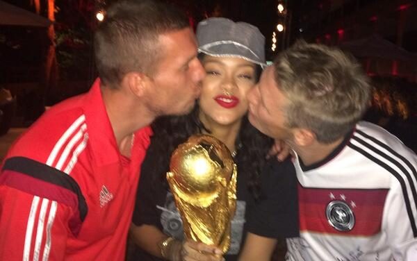 Rihanna se fué de fiesta con selección alemana en Brasil (+Fotos)