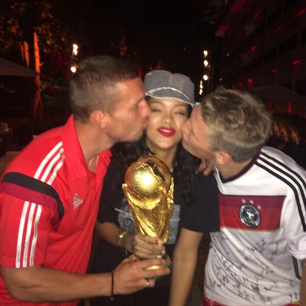 Rihanna se fué de fiesta con selección alemana en Brasil (+Fotos)
