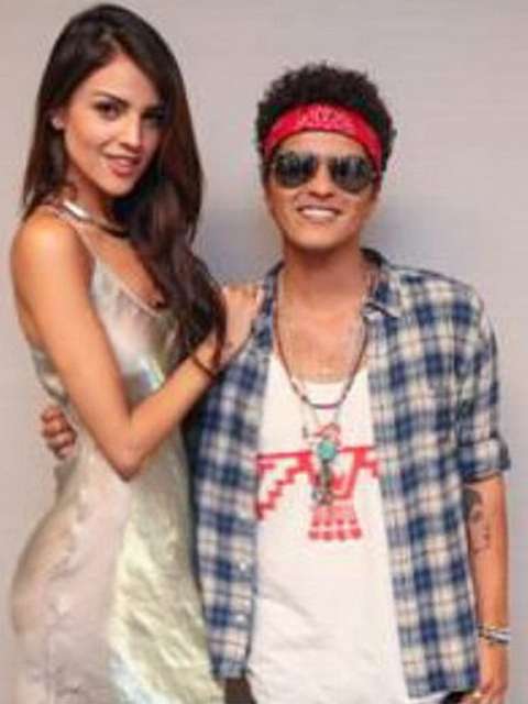 Eiza González comparte foto en Instagram junto a Bruno Mars