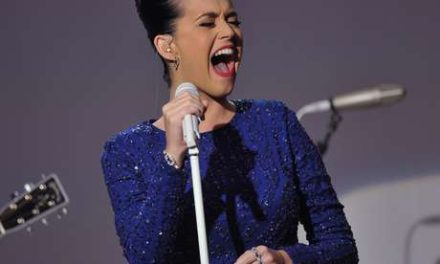 Katy Perry llama ‘momia’ a Kim Kardashian por sus cirugías