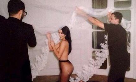 Kim Kardashian celebró cumpleaños de amigo con topless