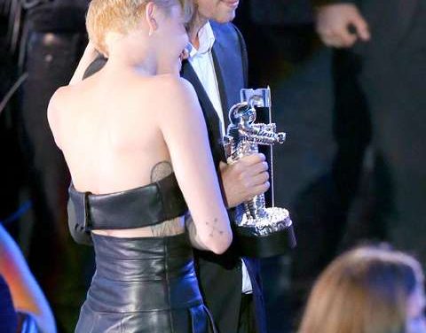 Amigo de Miley Cyrus resulta con problemas legales