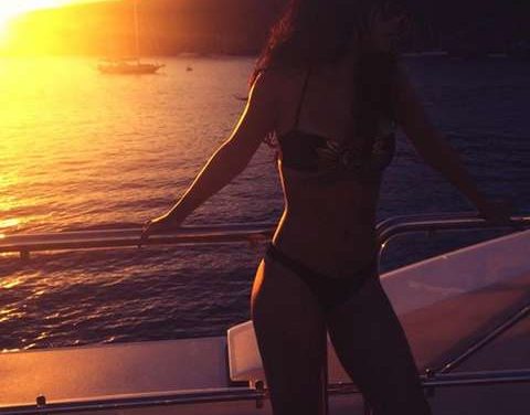 Rihanna sorprende a sus seguidores con sexy foto en bikini