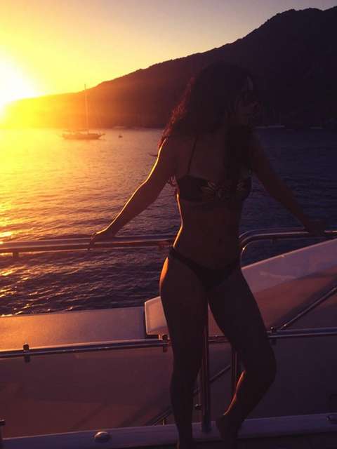 Rihanna sorprende a sus seguidores con sexy foto en bikini