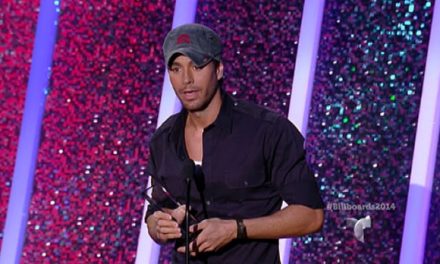 Enrique Iglesias gana dos Premios Tu Mundo gracias al éxito de »Bailando»