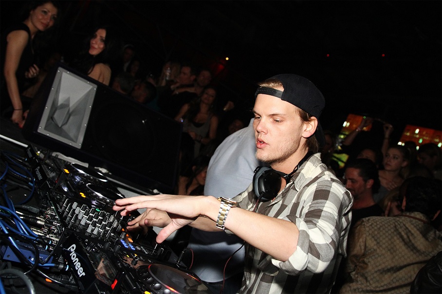 DJ AVICII será la imagen de los celulares Alcatel One Touch