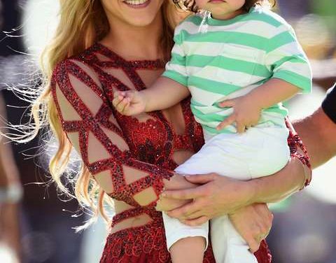 Papás de Shakira revelan que la cantante espera un varón